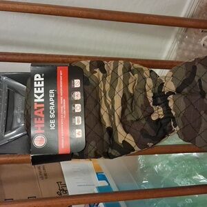 NWT- Heatkeep Ice Scraper Mitt